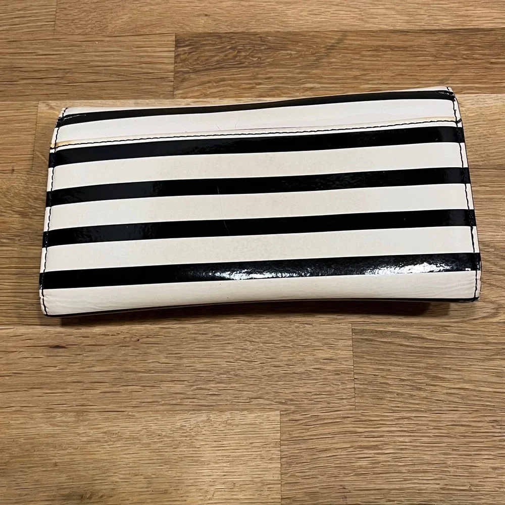 Kate Spade New York Bi-Fold Snap Sandra Wallet Patent Leather Black/Cream Stripe